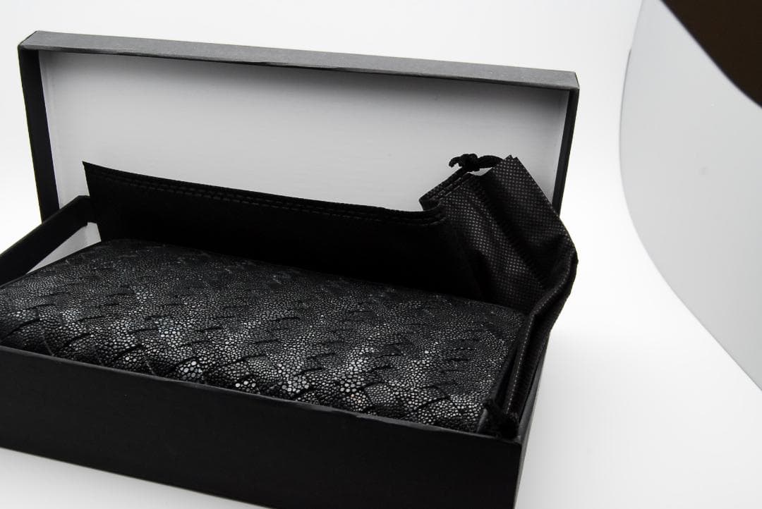 限定値下げ スティングレイ ガルーシャ エイ革 ブラックレザー 編み込み 長財布