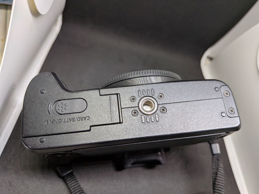 Canon EOS Kiss M ミラーレス一眼 Wズームレンズキット