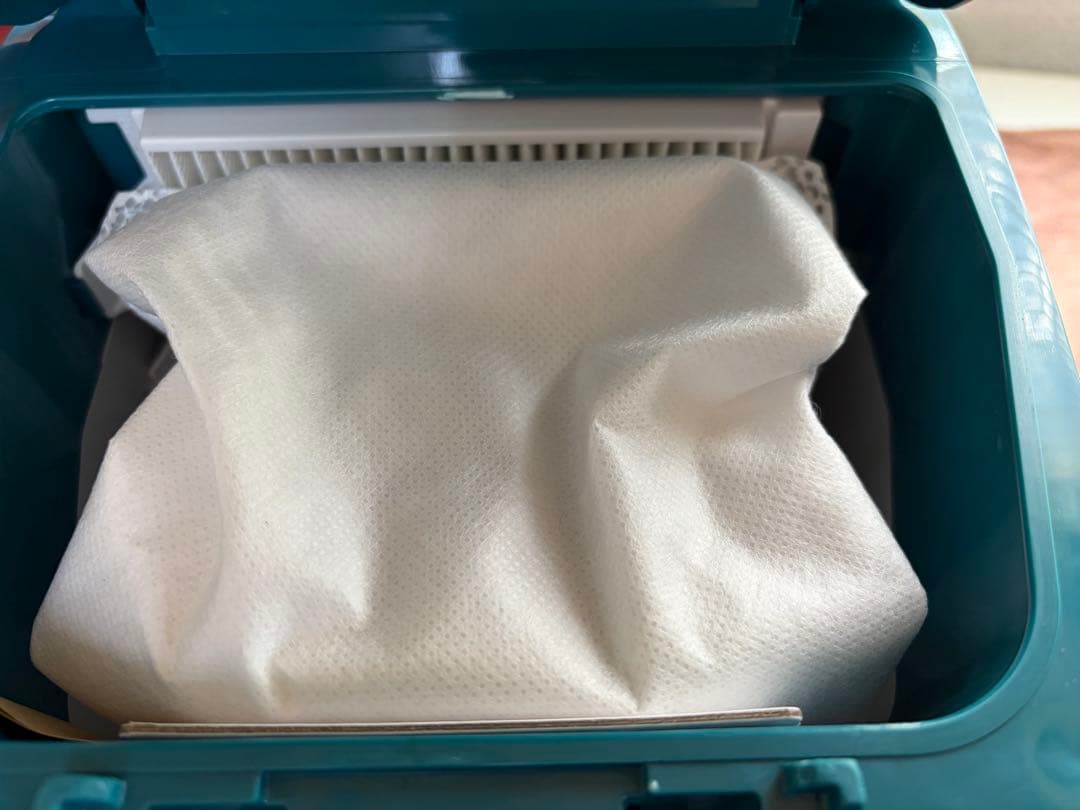 makita 充電式背負クリーナー　VC261D