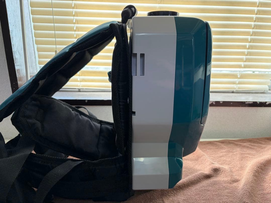 makita 充電式背負クリーナー　VC261D