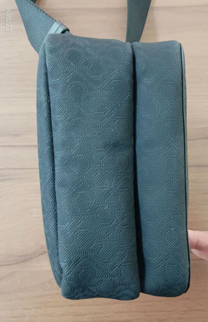 美品　  ショルダーバッグ ブラック　かばん