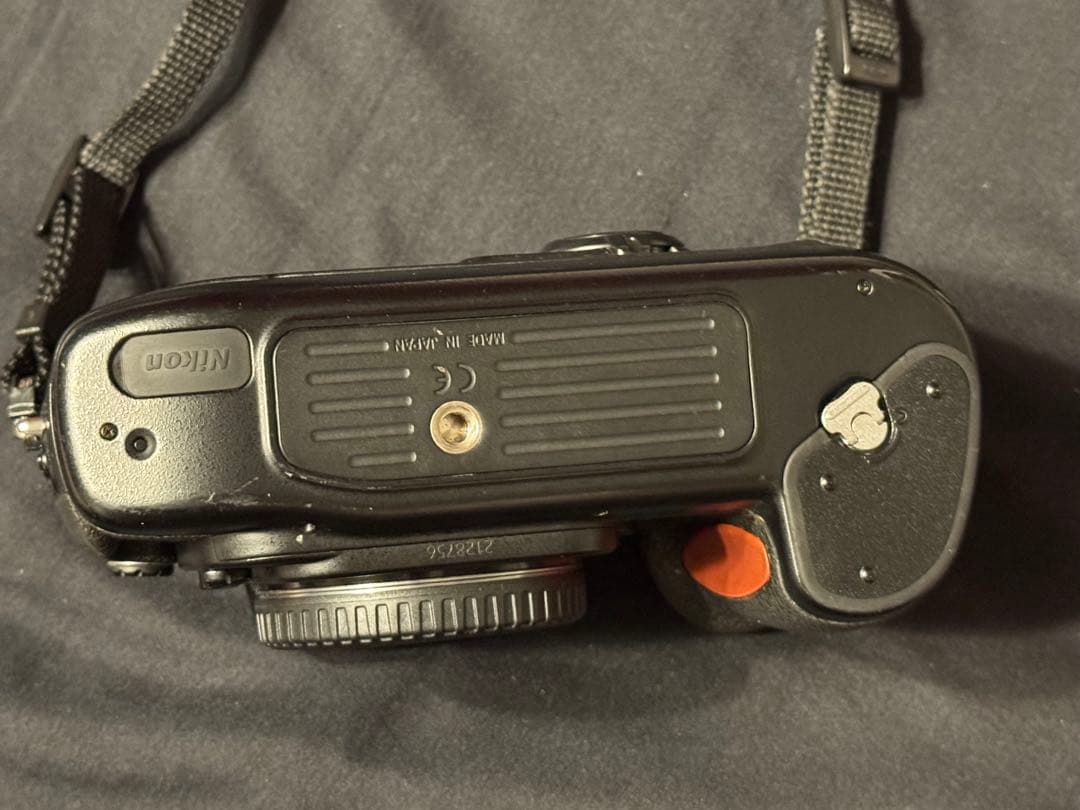 Nikon F100 一眼レフカメラ ストラップ付き