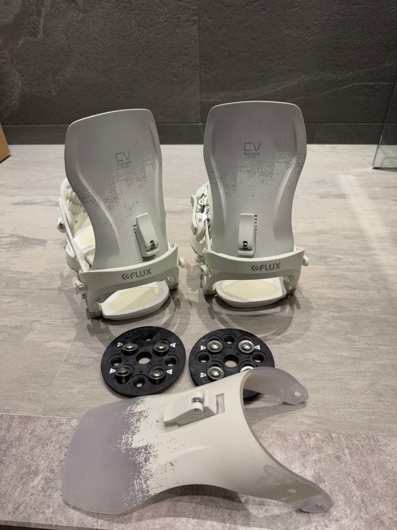 シロネコ　FLUX 21-22 CV バインディング　mサイズ