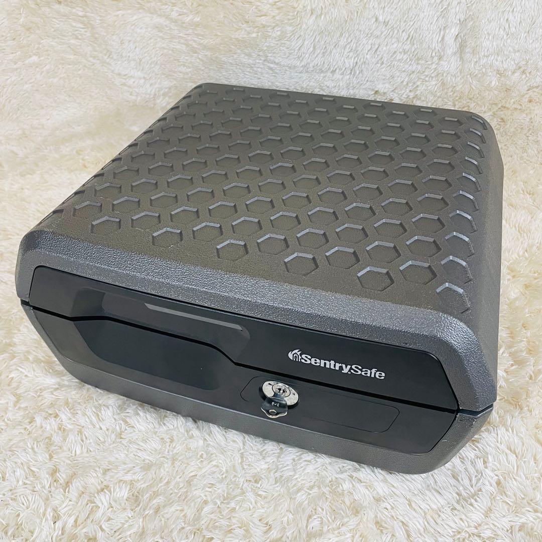SentrySafe 耐火　防水　ポータブル金庫 フラットキー　CWシリーズ　黒
