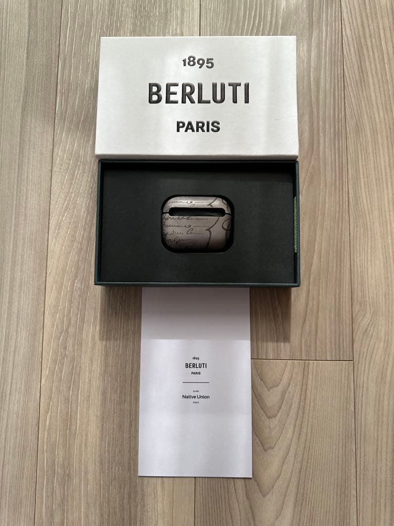 定価8,8万 ベルルッティ レザー エアーポッズ ケース ライトアルミニオ 限定