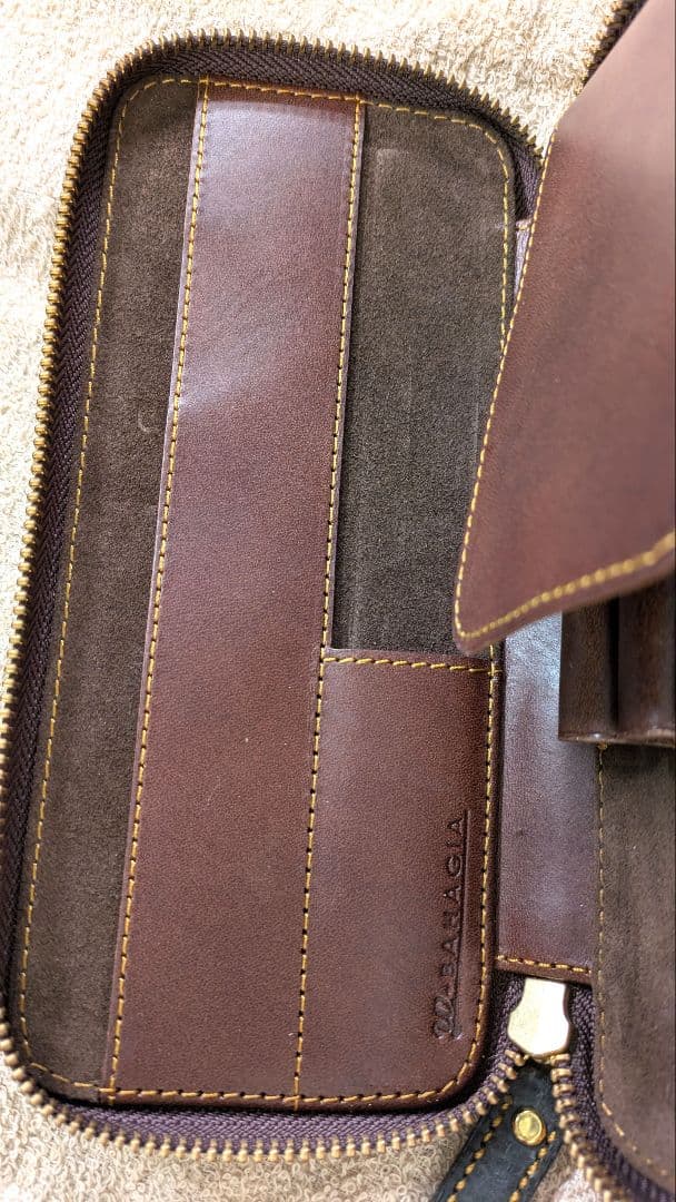 バハギア　ペンケース　ラウンドジップ型　プエブロ　ネイビー