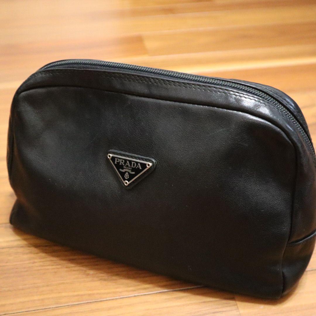 PRADA ブラックレザー ポーチ 中型　クラッチバッグ