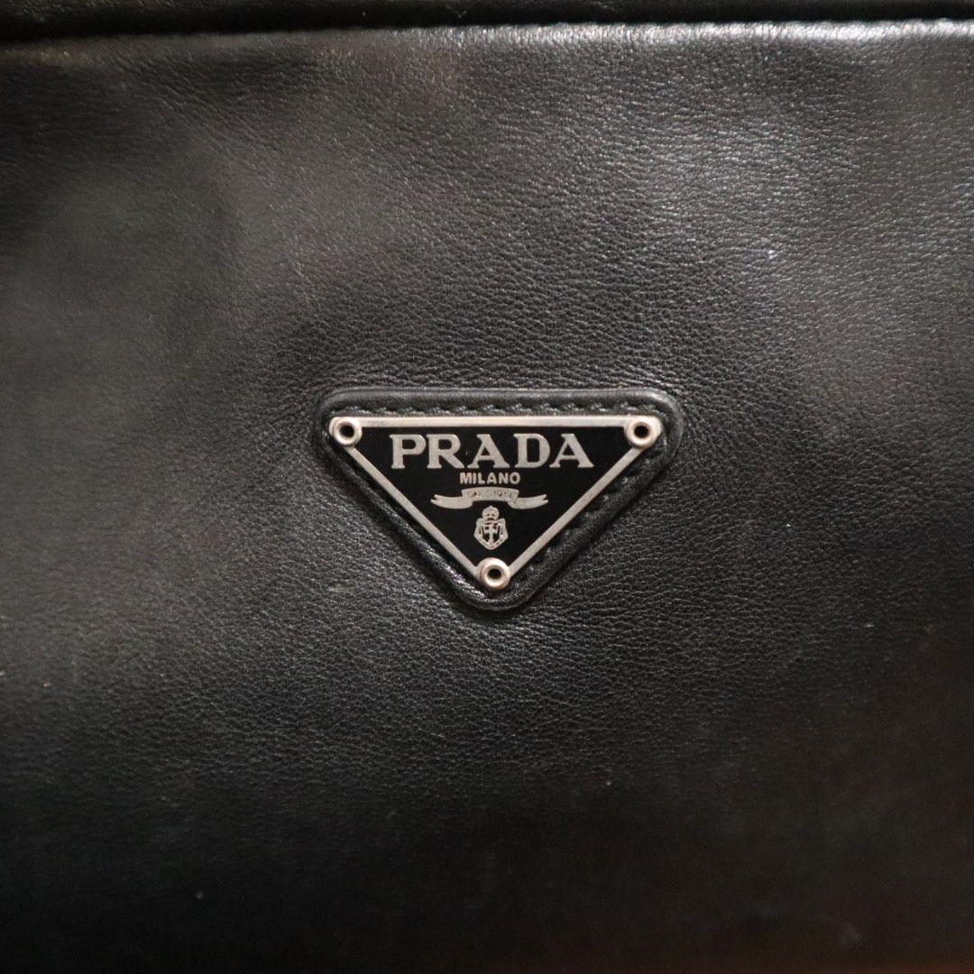 PRADA ブラックレザー ポーチ 中型　クラッチバッグ