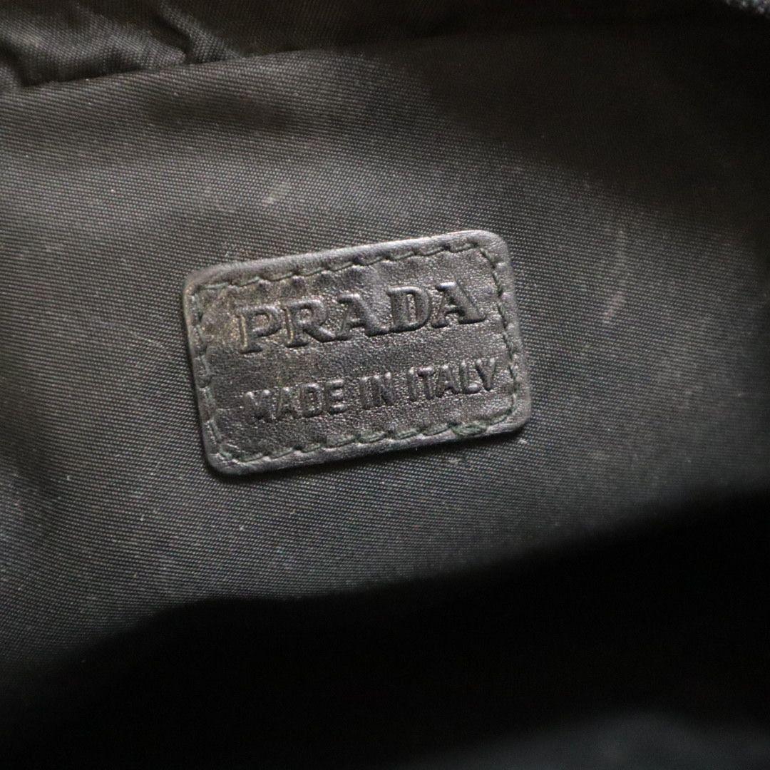 PRADA ブラックレザー ポーチ 中型　クラッチバッグ