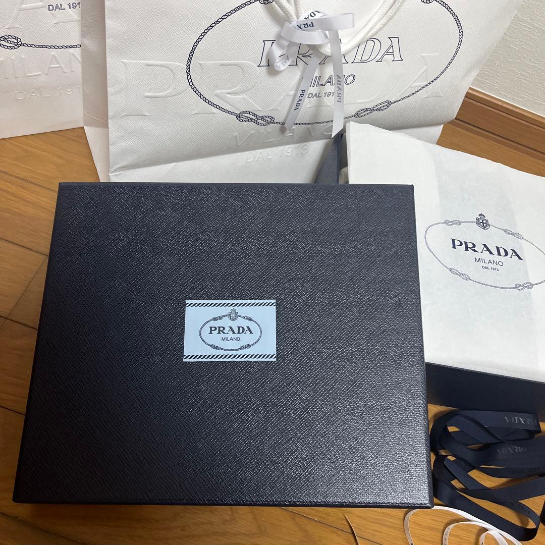 PRADA ギフトボックスと紙袋セット