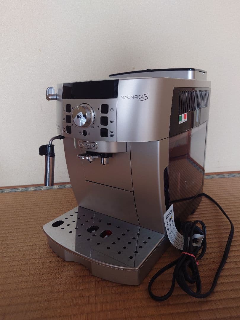 デロンギ マグニフィカS エスプレッソマシン ECAM22110SBH