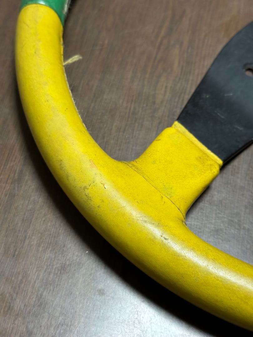 イタリア製　momoモモベネトン　F1TEAM ステアリング　ハンドル