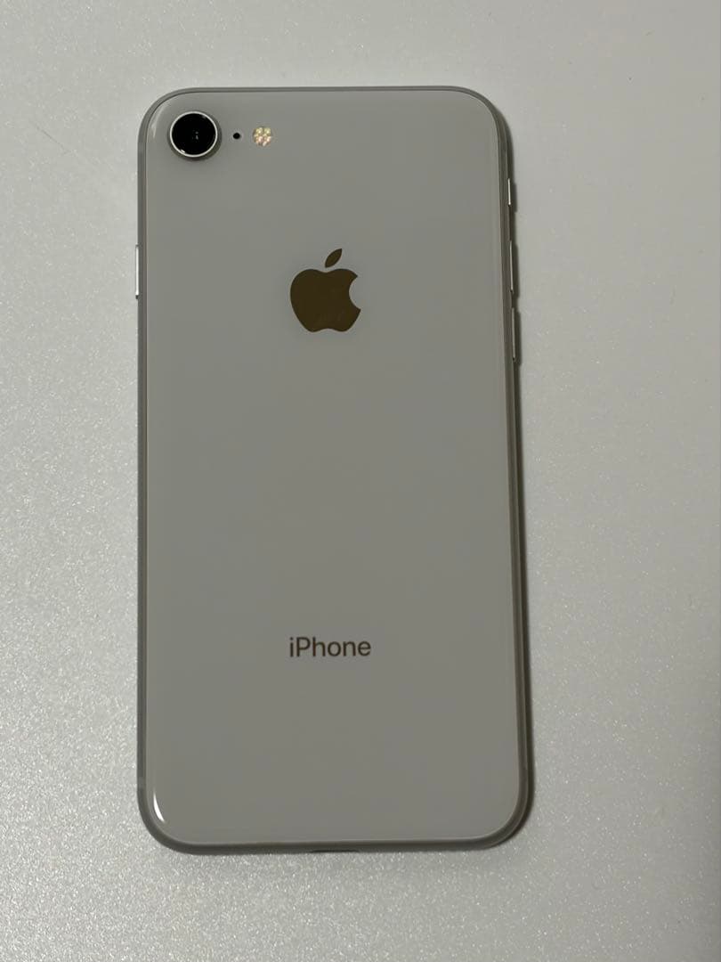 iPhone8 シルバー 64GB　本体　SIMロックなし　Apple