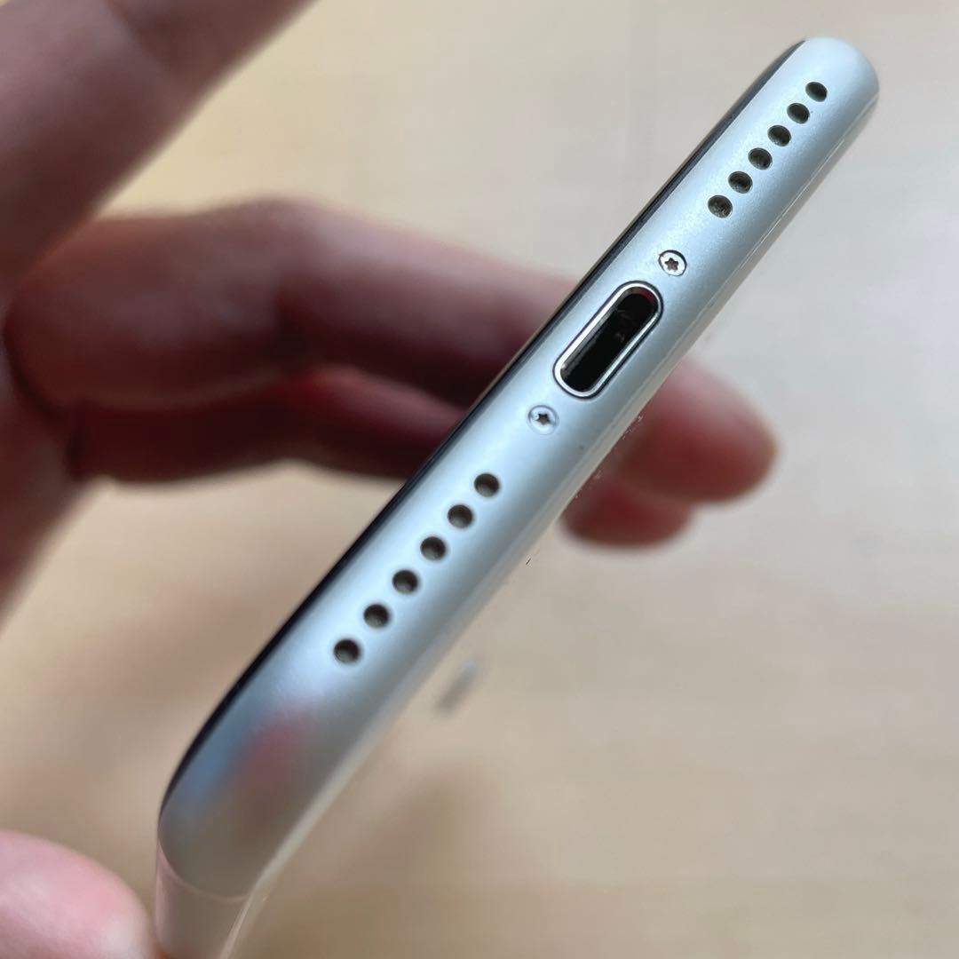 iPhone SE 第2世代　ホワイト　64GB A2296