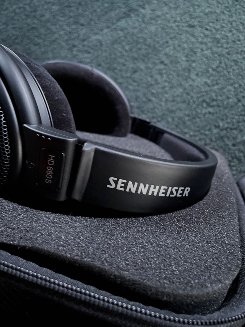 極美品！ゼンハイザーHD660S ヘッドホン有線オープン型　カーボンケース付き