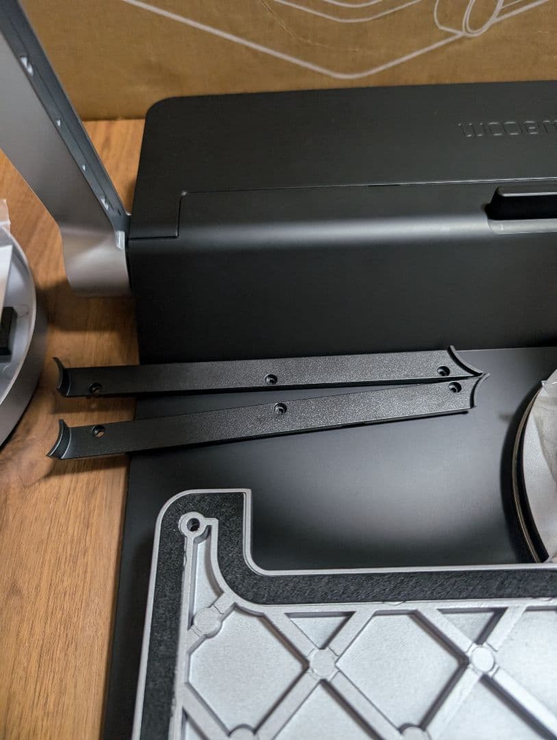 液タブ・ペンタブ Wacom cintiq pro 24 Ergo Stand