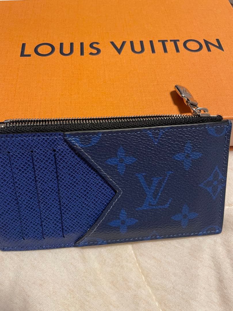 LOUIS VUITTON 青 ケース