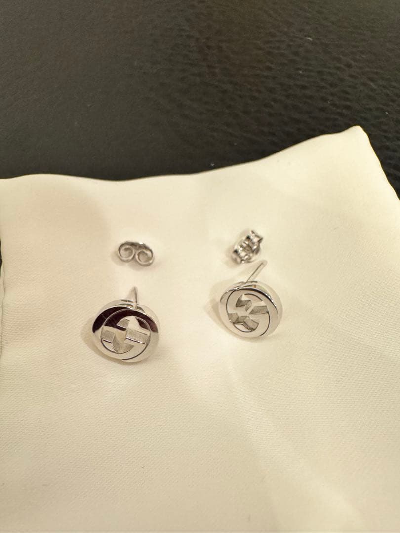 未使用＋美品　GUCCI グッチ インターロッキング　スタッズピアス AG925