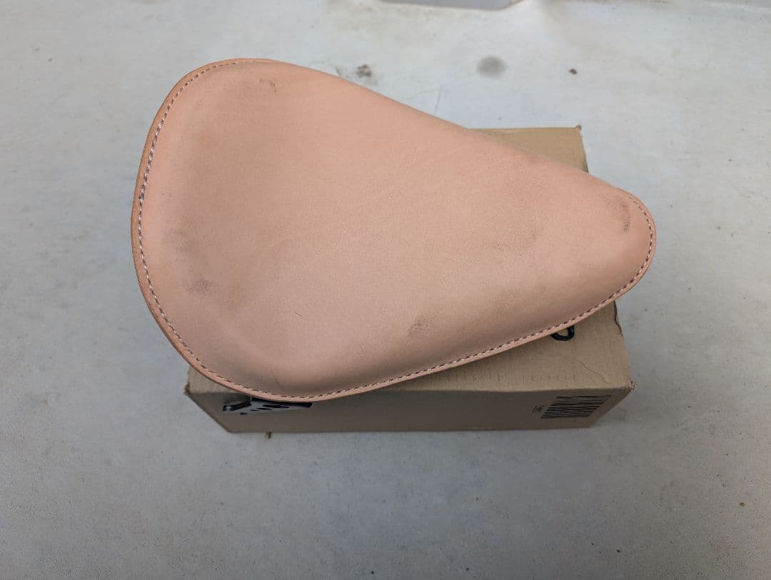 sr400ソロシート 本革 タン goods製ブラケット付き