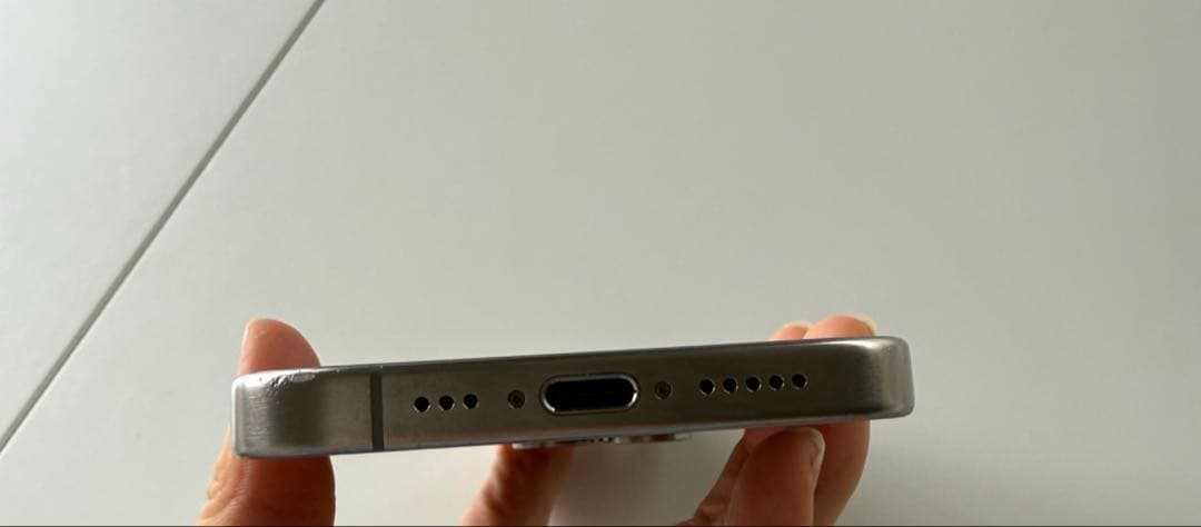 iPhone 15pro 本体 SIMフリー　128GB ナチュラルチタニウム