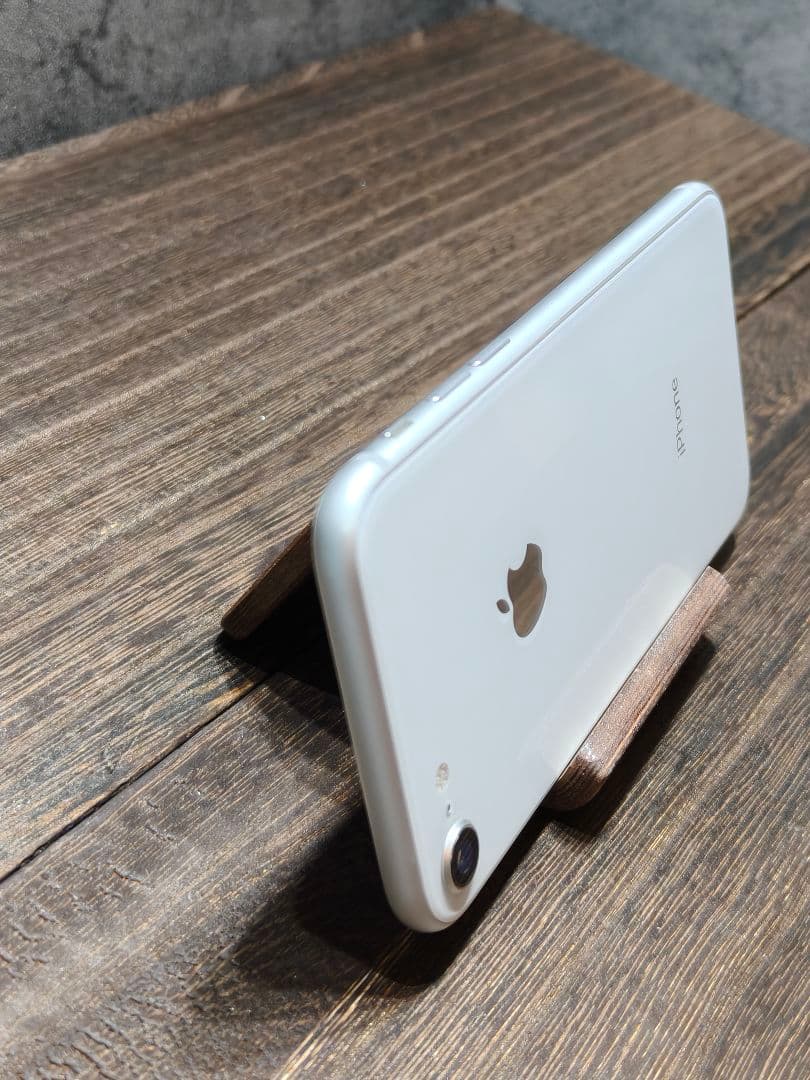 美品 iphone8 64GB SIMロック解除済み スマホ