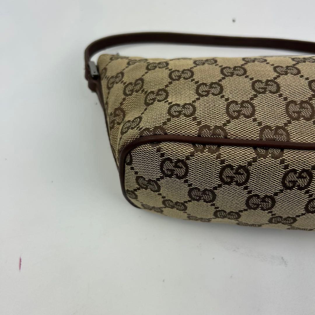 【美品】グッチ　アクセサリーポーチ　ワンショルダー　ggキャンバス　ロゴ金具