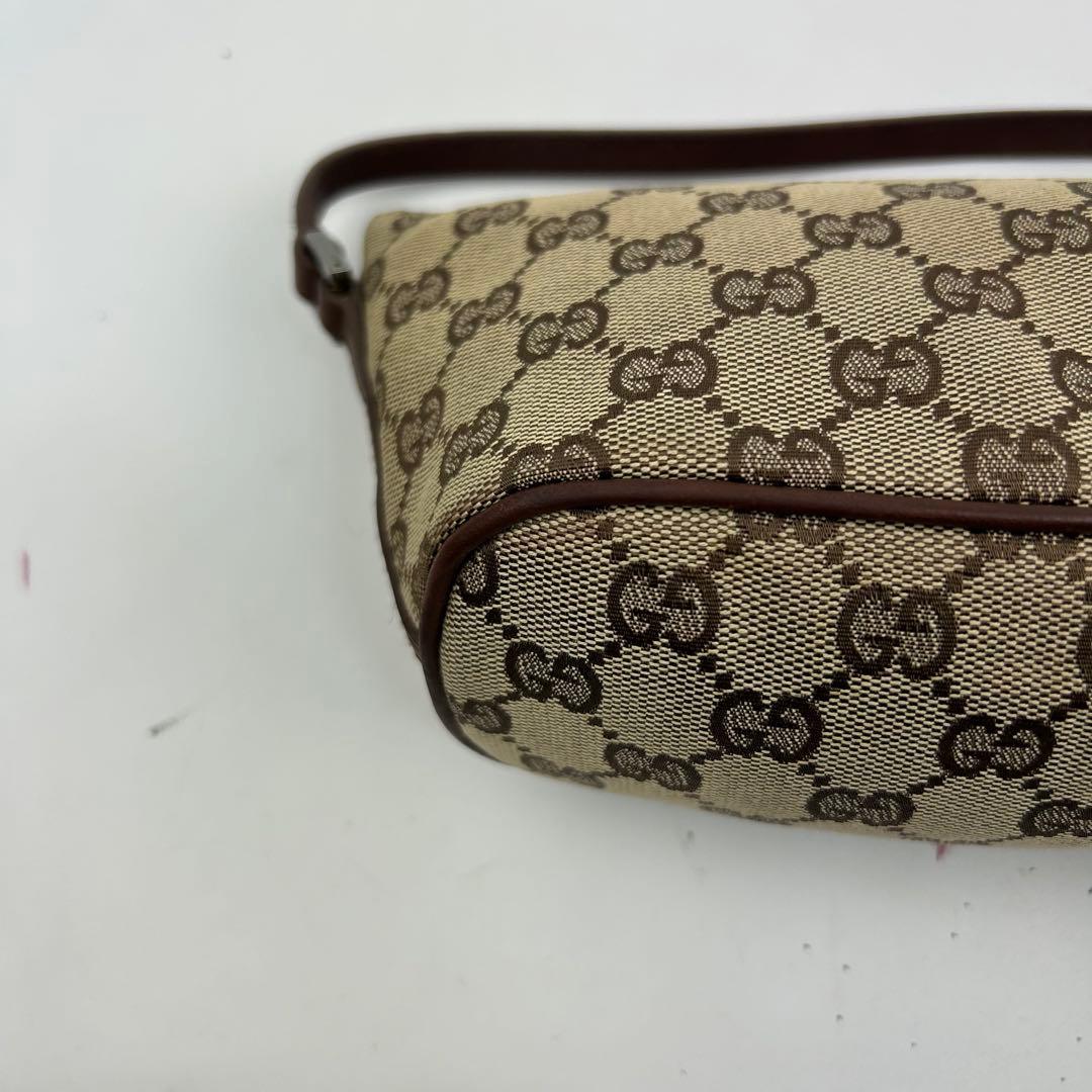 【美品】グッチ　アクセサリーポーチ　ワンショルダー　ggキャンバス　ロゴ金具