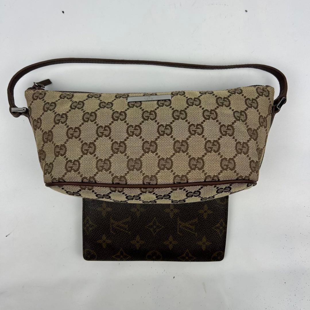 【美品】グッチ　アクセサリーポーチ　ワンショルダー　ggキャンバス　ロゴ金具