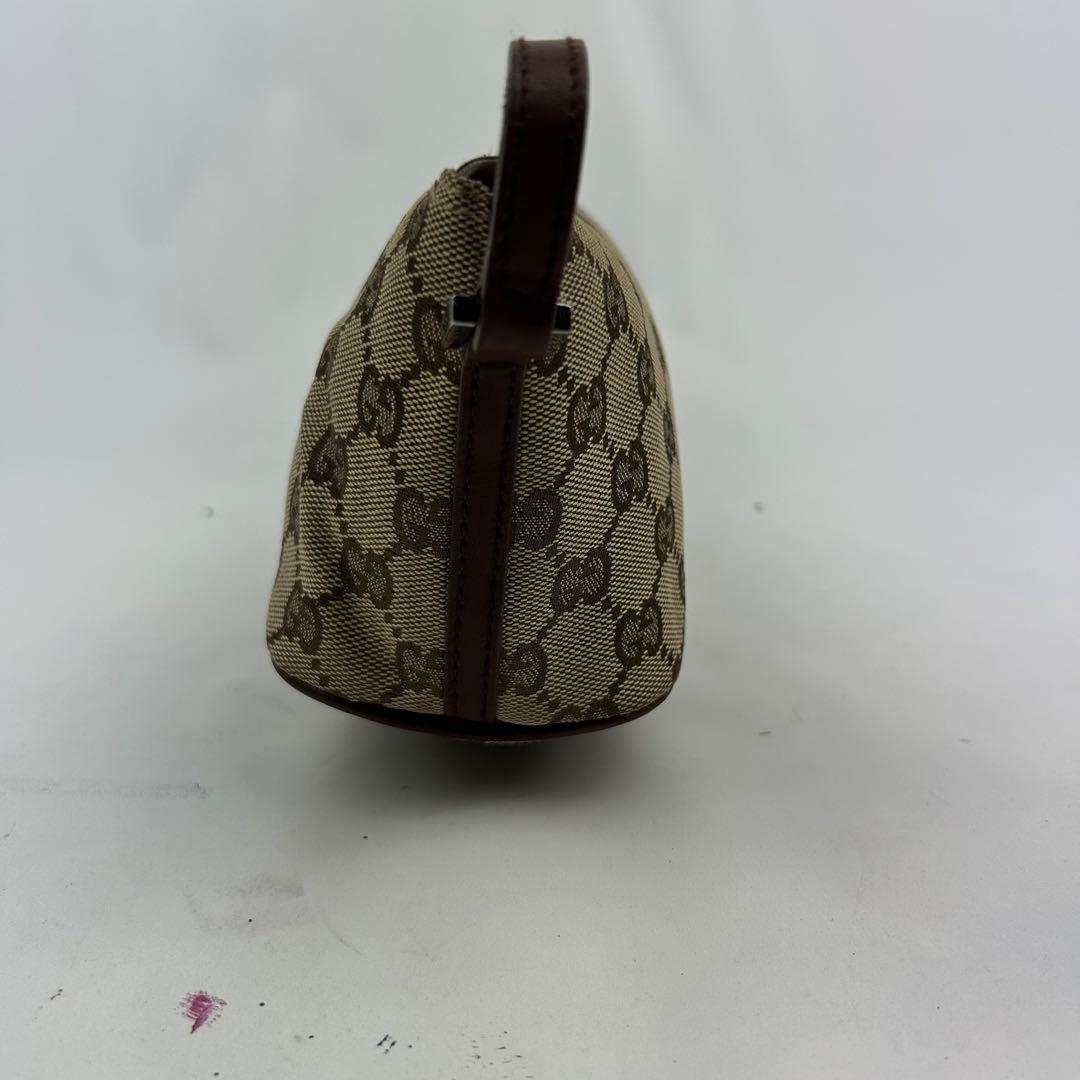 【美品】グッチ　アクセサリーポーチ　ワンショルダー　ggキャンバス　ロゴ金具