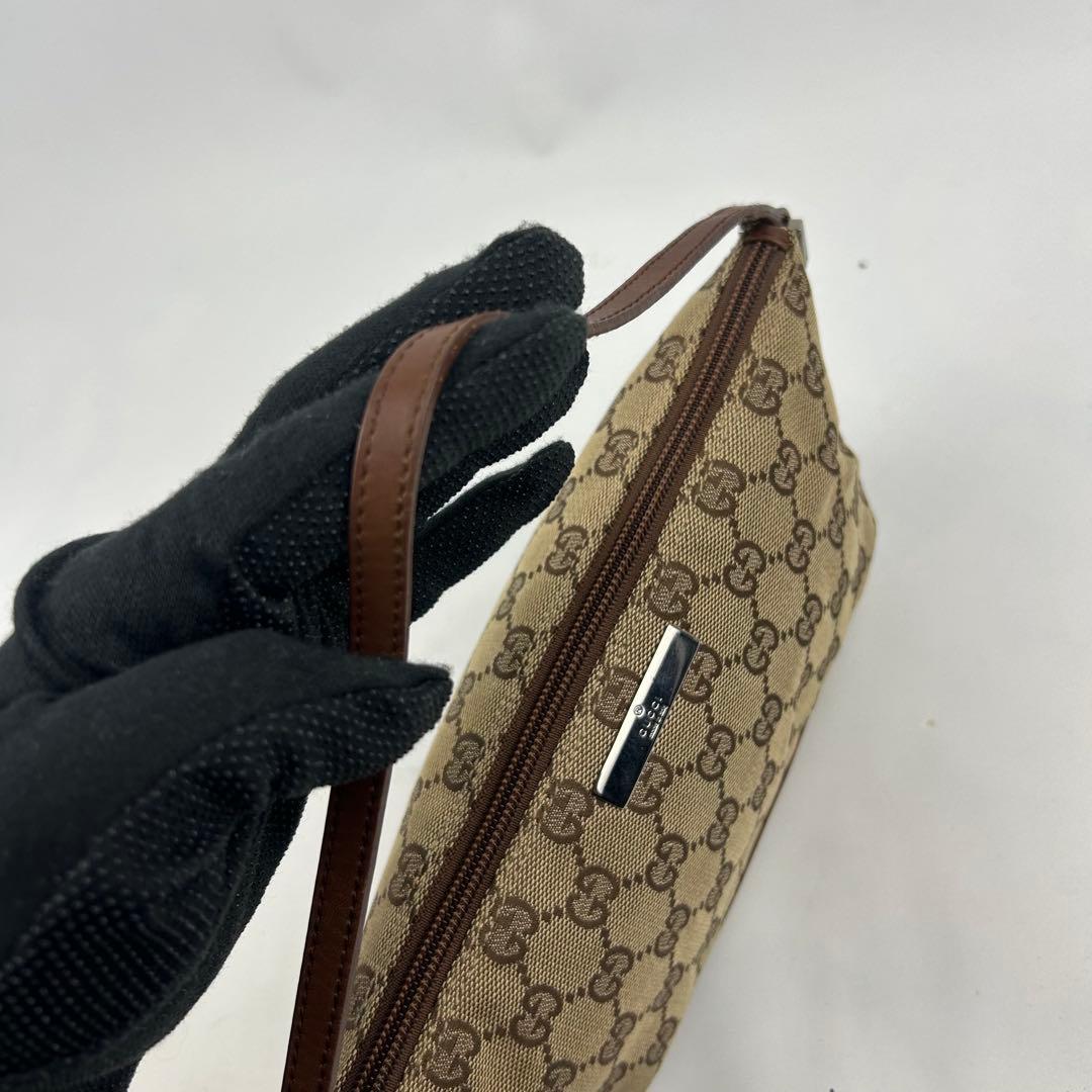 【美品】グッチ　アクセサリーポーチ　ワンショルダー　ggキャンバス　ロゴ金具