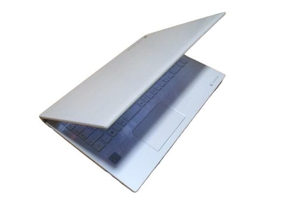 東芝　第６世代i３/SSD256GB新品/8GB/DVD/office/カメラ