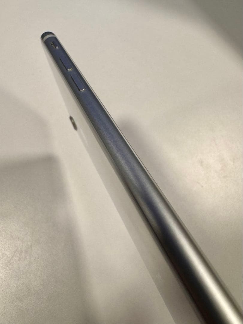 Apple iPhone 8 シルバー 64GB バッテリー残100%