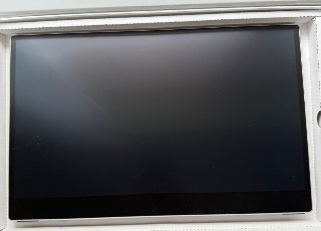 モバイルモニター4k 15.6インチ　ブラックディスプレイ スタンド付き4k