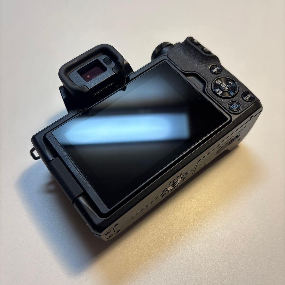 Canon EOS Kiss M ダブルズームキット ミラーレス一眼