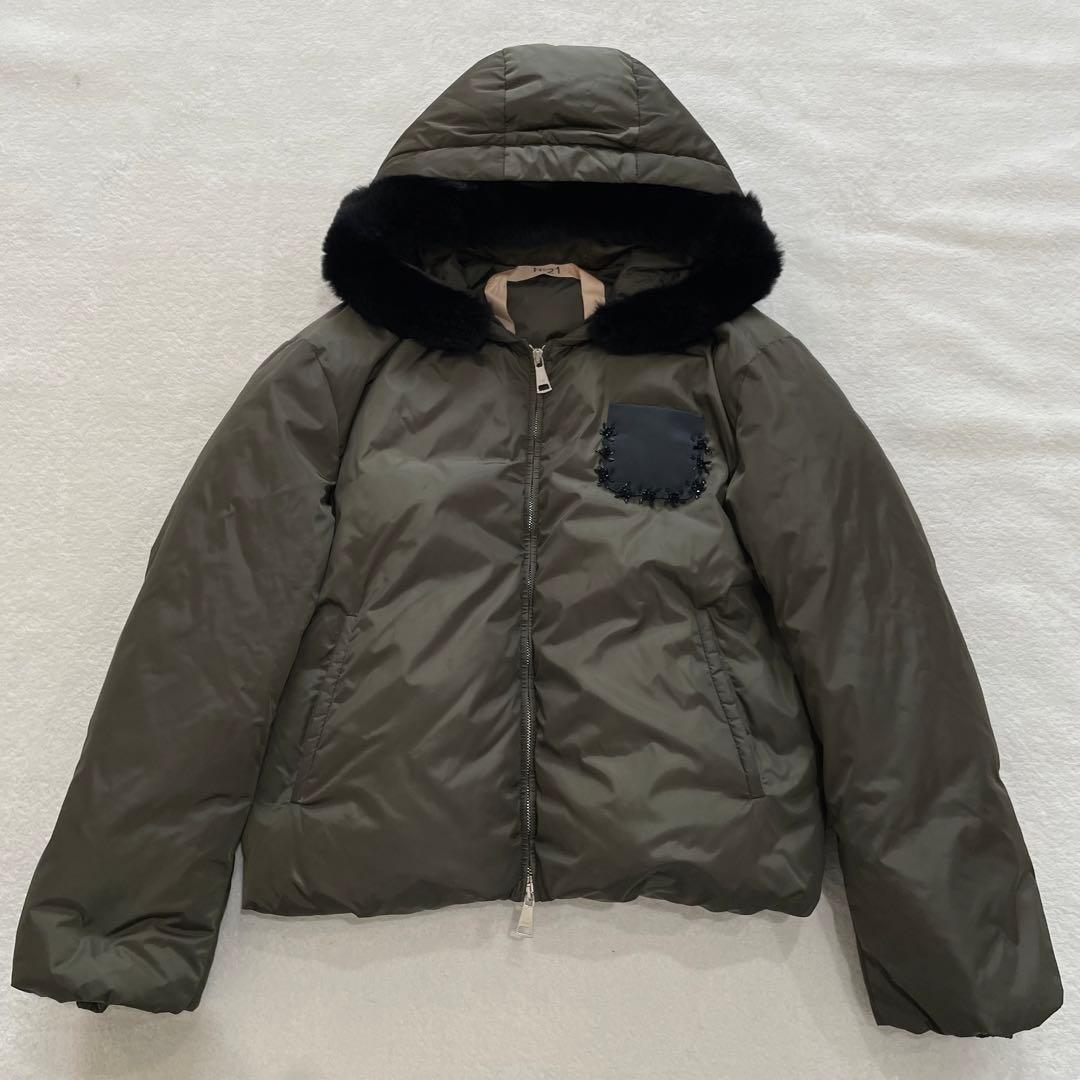 N°21 ヌメロヴェントゥーノ　ダウンジャケット　お洒落ポケット　カーキ　ビーズ