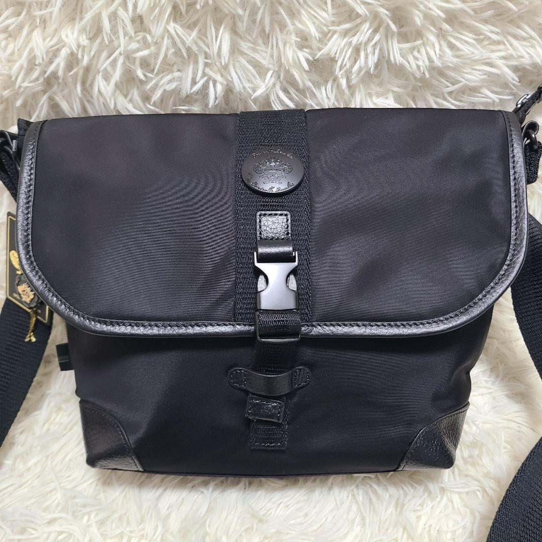 【新品未使用】オロビアンコ　メッセンジャーバッグ　ナイロン　レザー　ロゴプレート