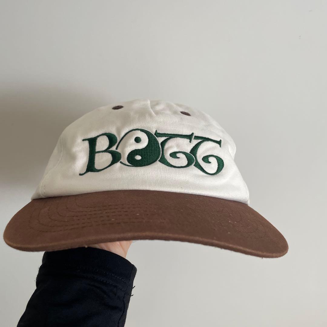 BOTT 刺繍ロゴ スナップバック　キャップ ホワイト/ブラウン