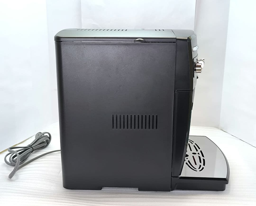 デロンギ　マグニフィカ　全自動コーヒーマシン　ESAM03110B 　01