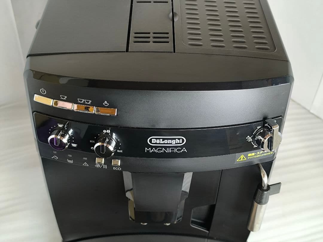 デロンギ　マグニフィカ　全自動コーヒーマシン　ESAM03110B 　01