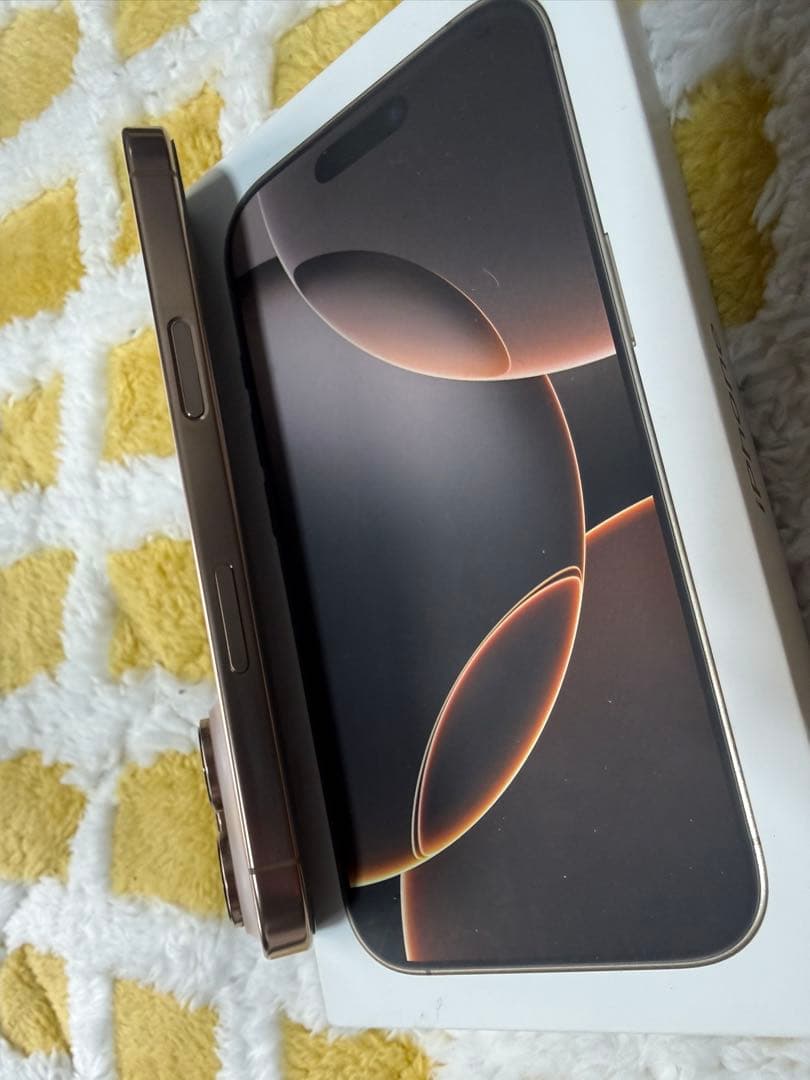 Apple iPhone16pro デザートチタニウム　256gb