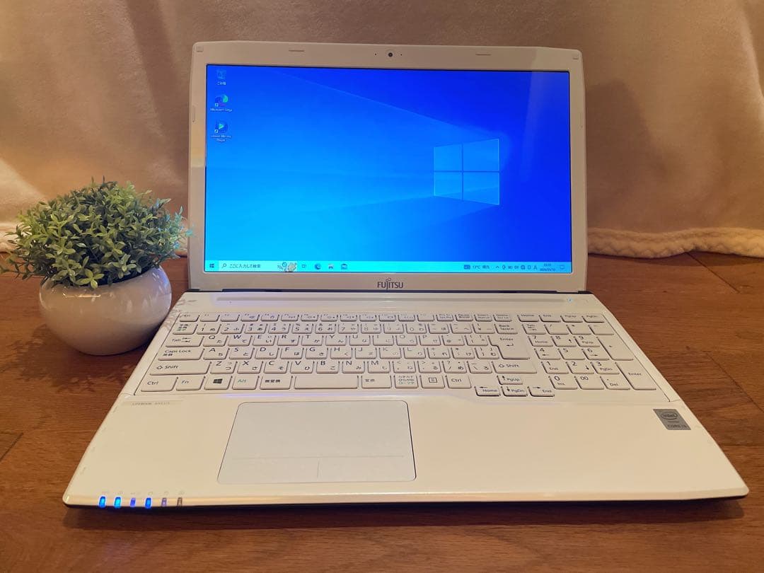 富士通LIFEBOOKノートパソコンWindowsホワイト初心者向け
