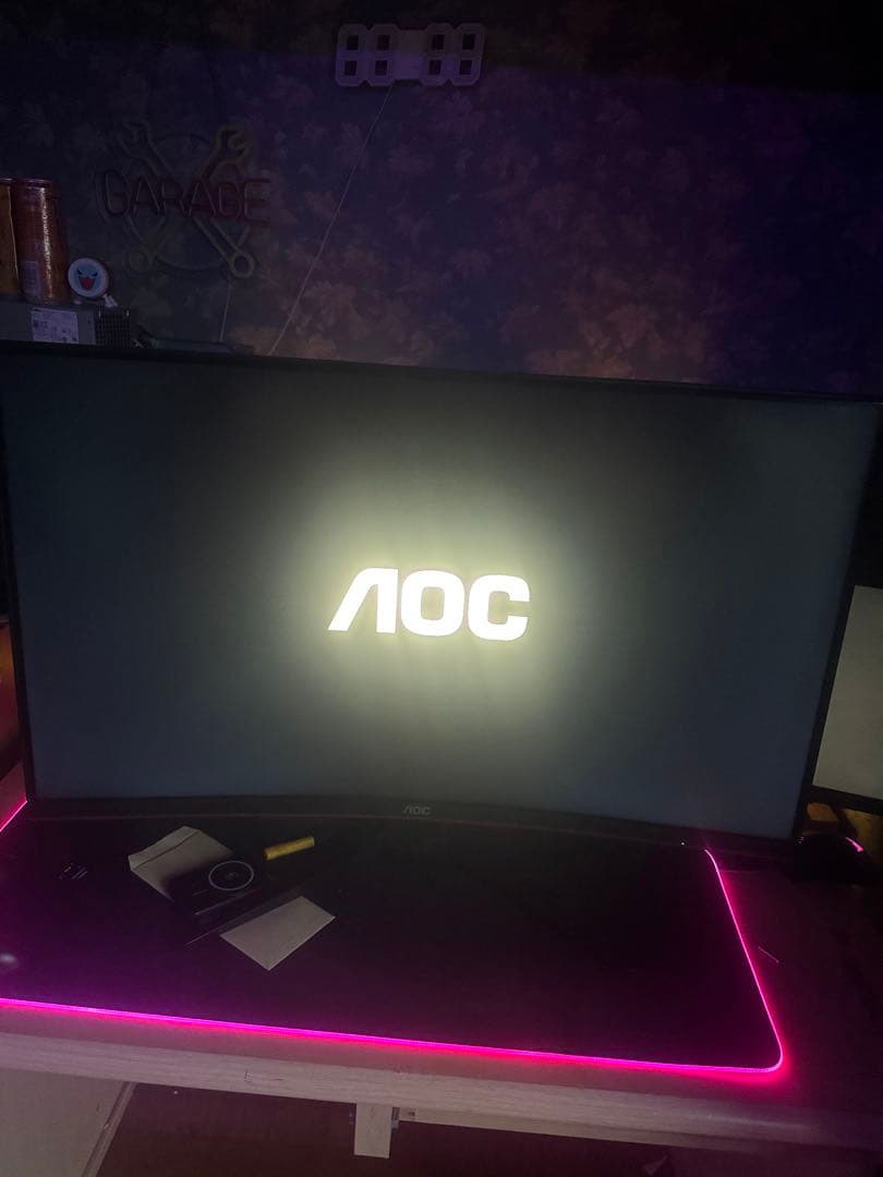 AOC 31.5インチゲーミングモニター