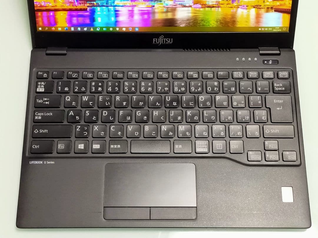 ②超美品中古、超軽量777gのブラック色の富士通LIFEBOOK U939/B