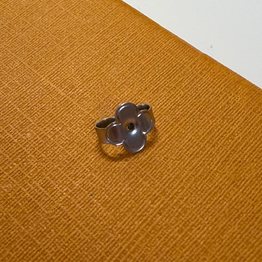 ピアス LV アイコニック ストラス