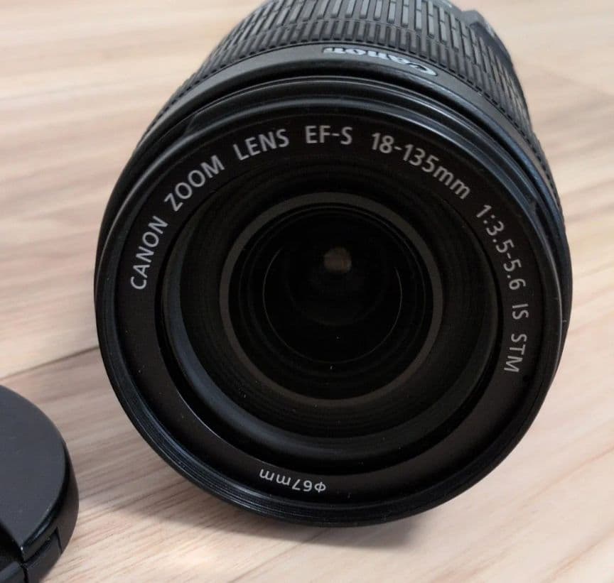 キャノン　交換レンズ EF-S18-135mm F3.5-5.6 IS STM
