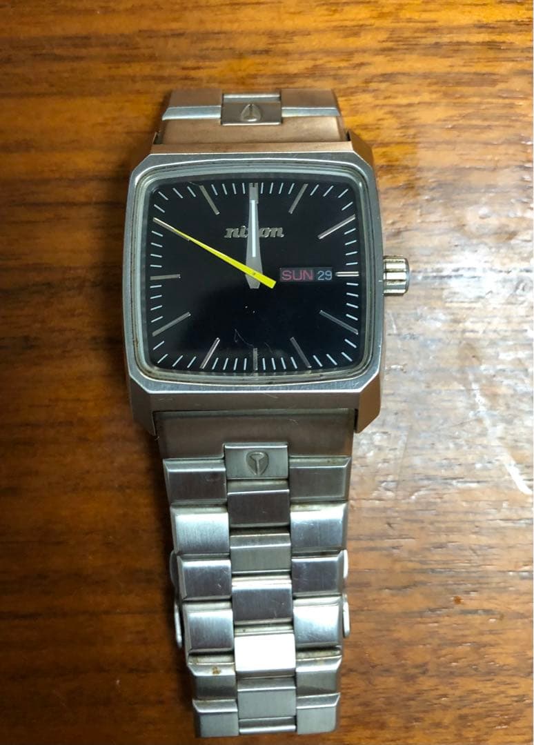 Nixon Day and Date 時計