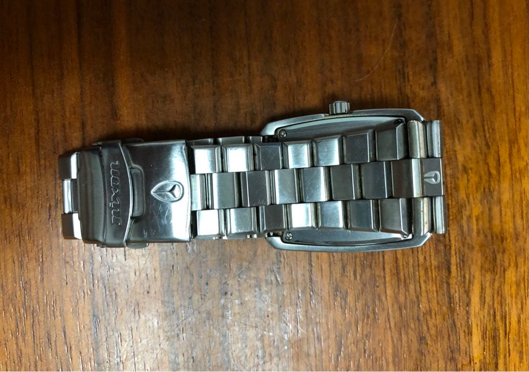 Nixon Day and Date 時計