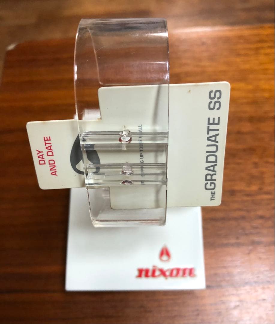 Nixon Day and Date 時計