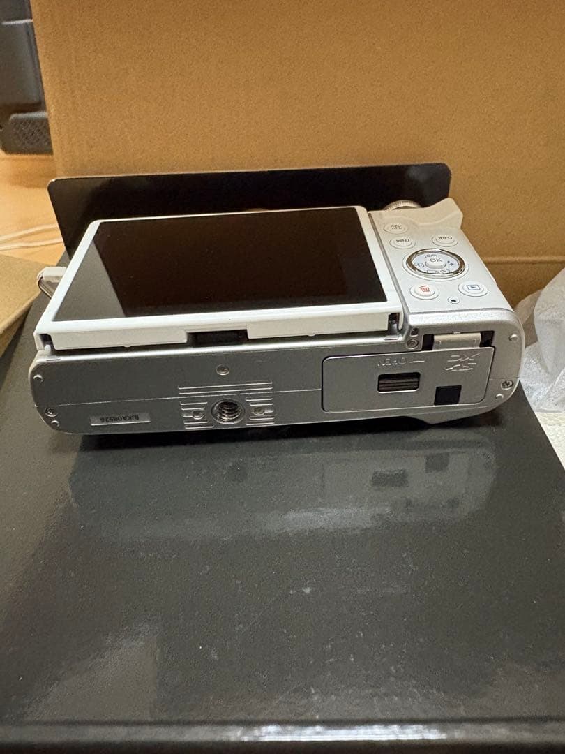 OLYMPUS PEN E-P7 EZダブルズームキット　 ホワイト