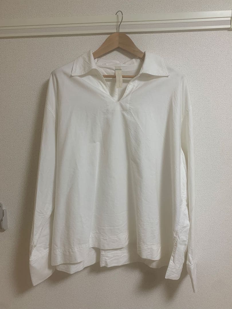 SHINYAKOZUKA/白シャツ